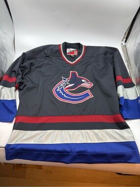Vintage Pro-player Vancouver Canucks Jersey Size Xl